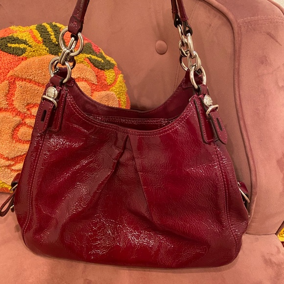 Burgundy-red patent leather Coach bag and wallet - Picture 2 of 10